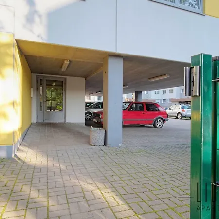 Sunny With Parking, Self-check-in & Wi-fi Apartamento *