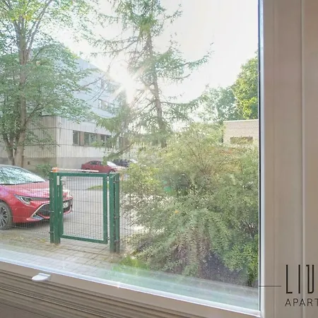 Sunny With Parking, Self-check-in & Wi-fi